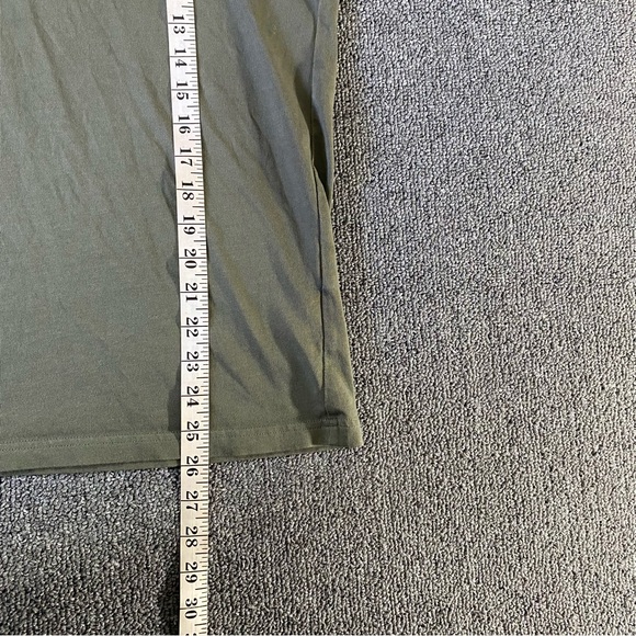 Uniqlo Green Men's Short Sleeve Tee L Minimalist Athleisure Neutral Performance - Picture 9 of 9